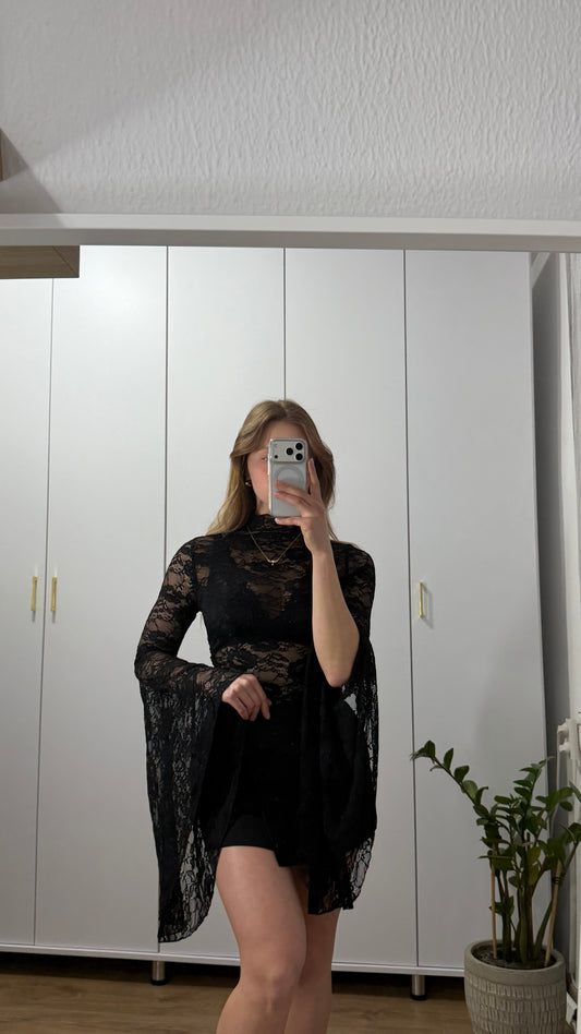 Lace Fitted Top – White/Black